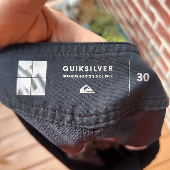 Quicksilver Men’s Aloha Flower Swim Trunks Size 30” Waist - Picture 3 of 4